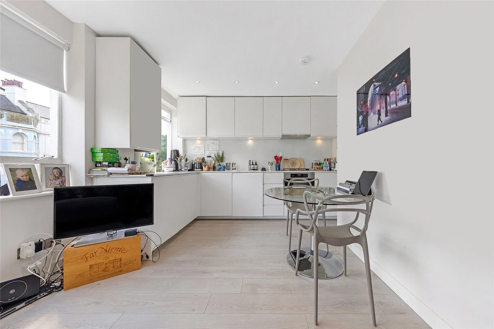 Flat Lansdowne Road in Greater London