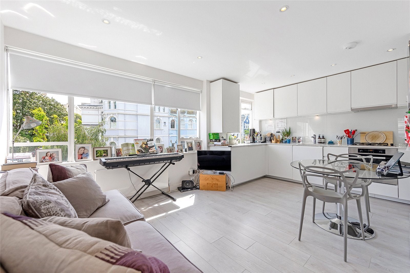 Flat Lansdowne Road in Greater London