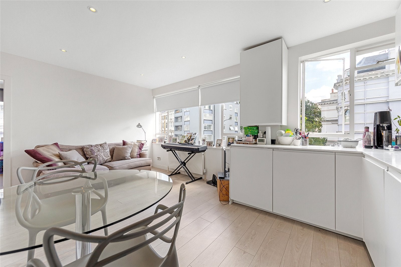 Flat Lansdowne Road in Greater London