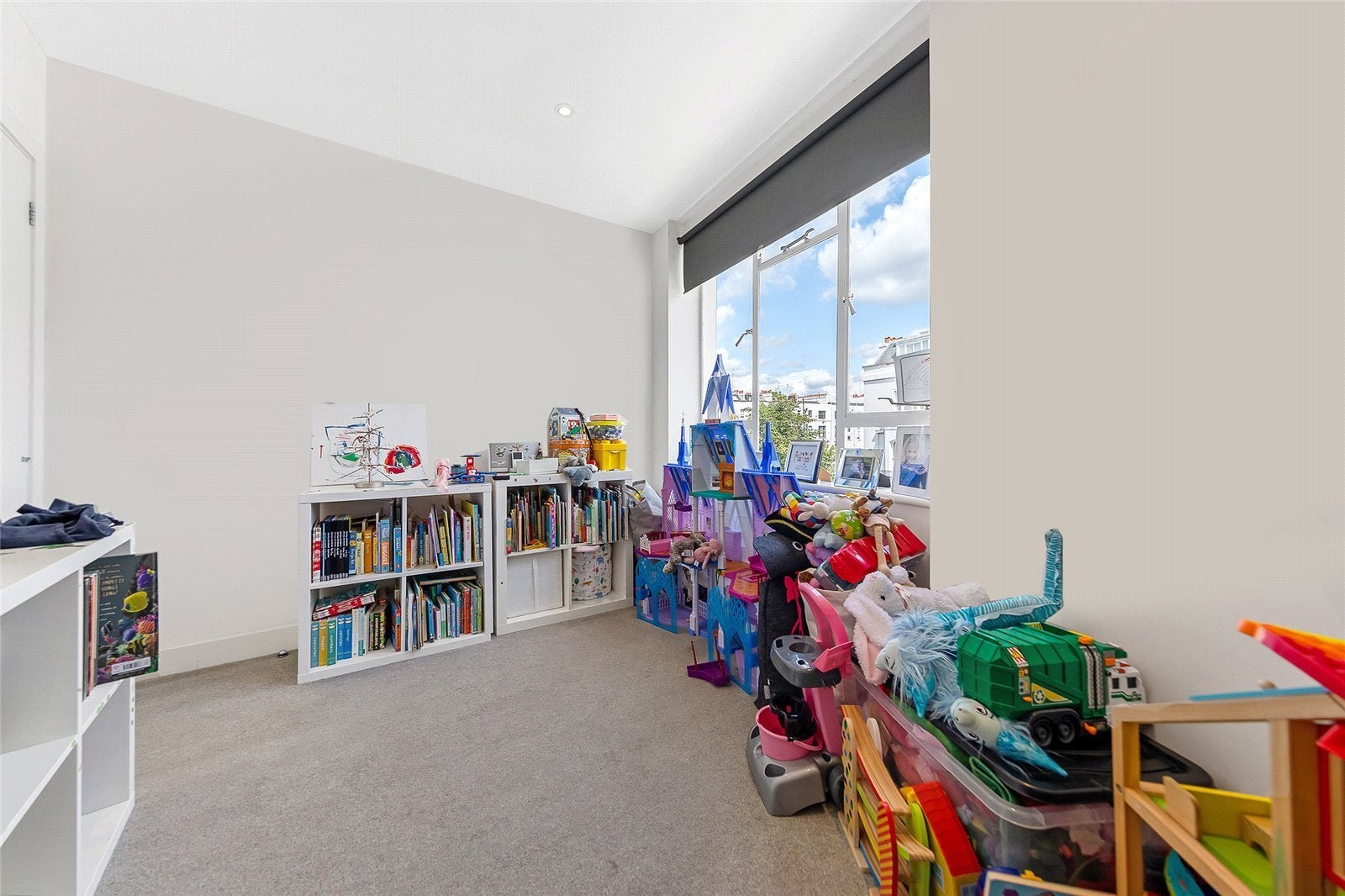 Flat Lansdowne Road in Greater London
