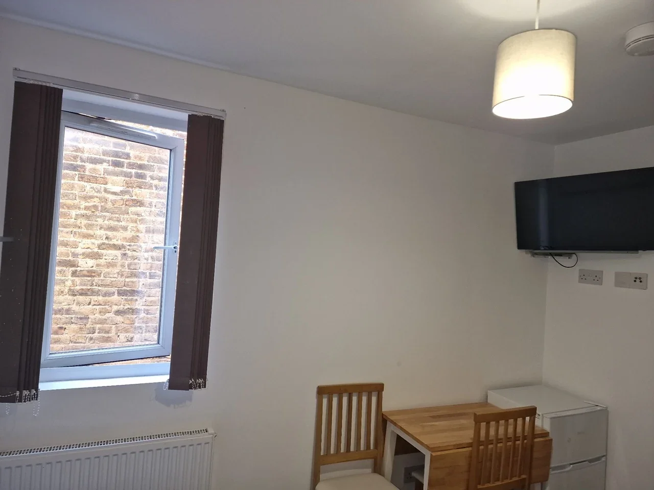 Room Bellclose Road in Greater London