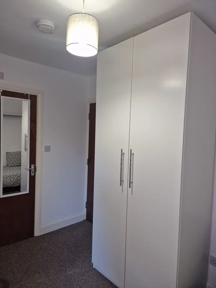 Room Bellclose Road in Greater London
