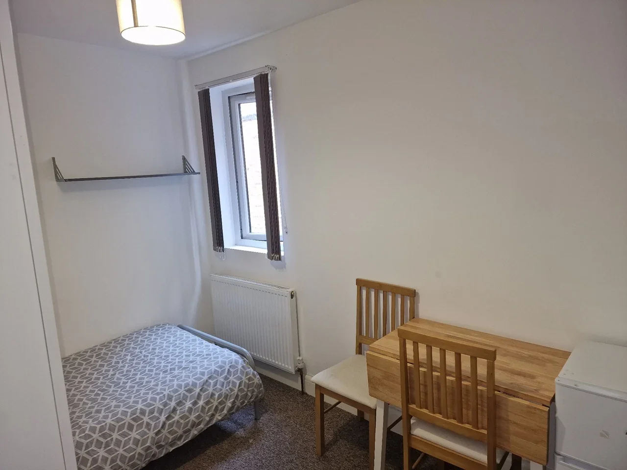 Room Bellclose Road in Greater London