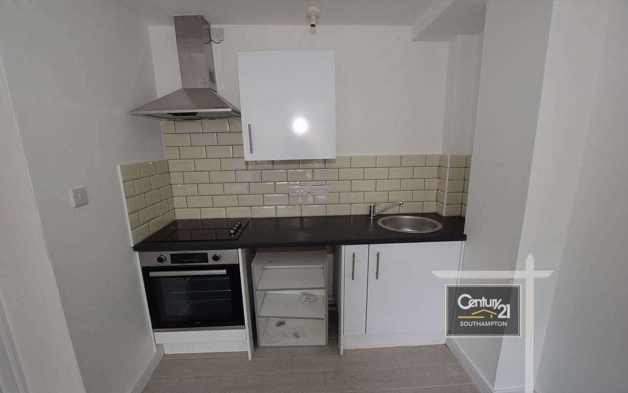 Flat Rockstone Lane in Southampton