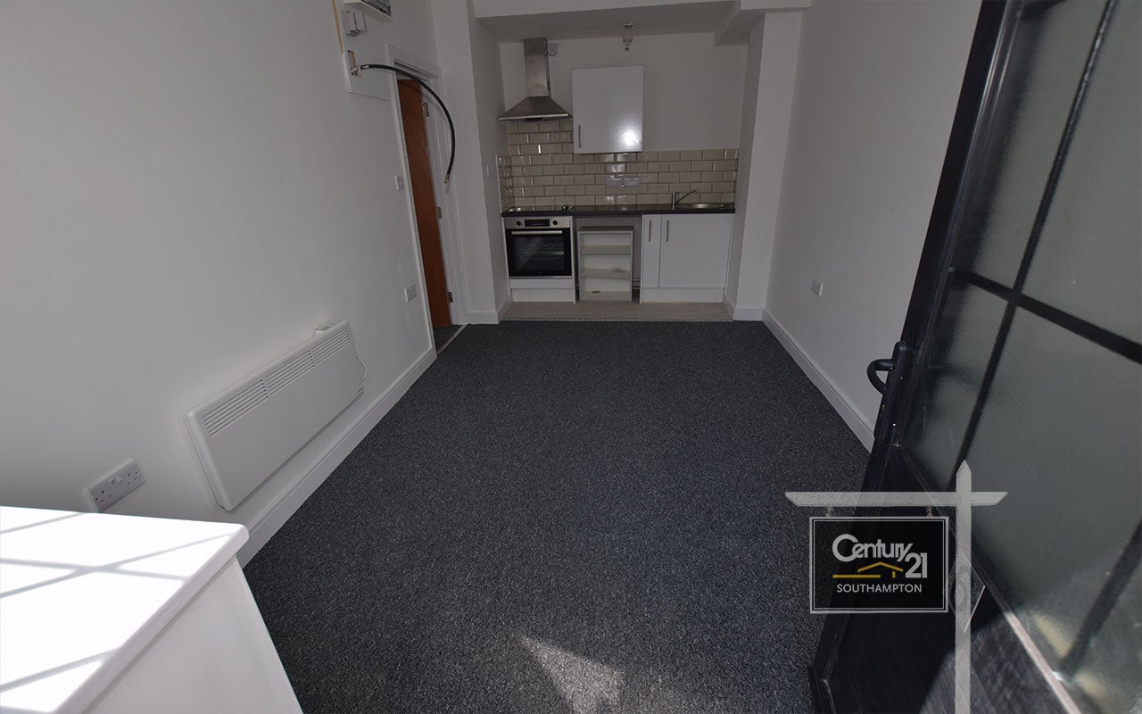 Flat Rockstone Lane in Southampton