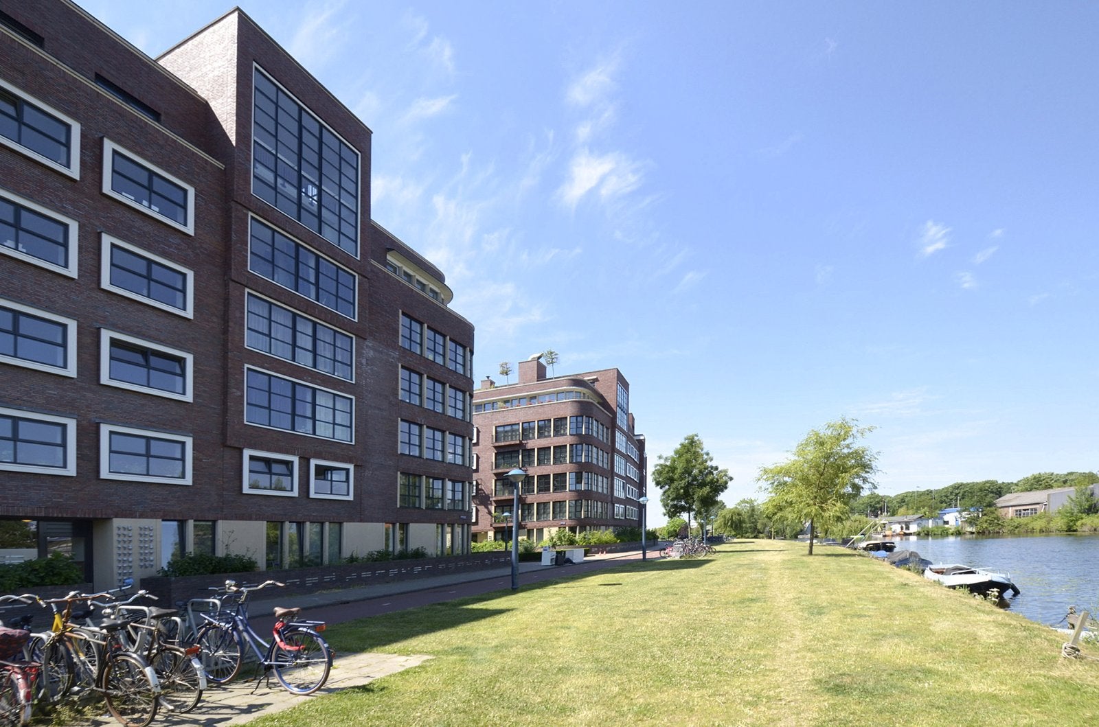 Flat Afroditekade in Amsterdam