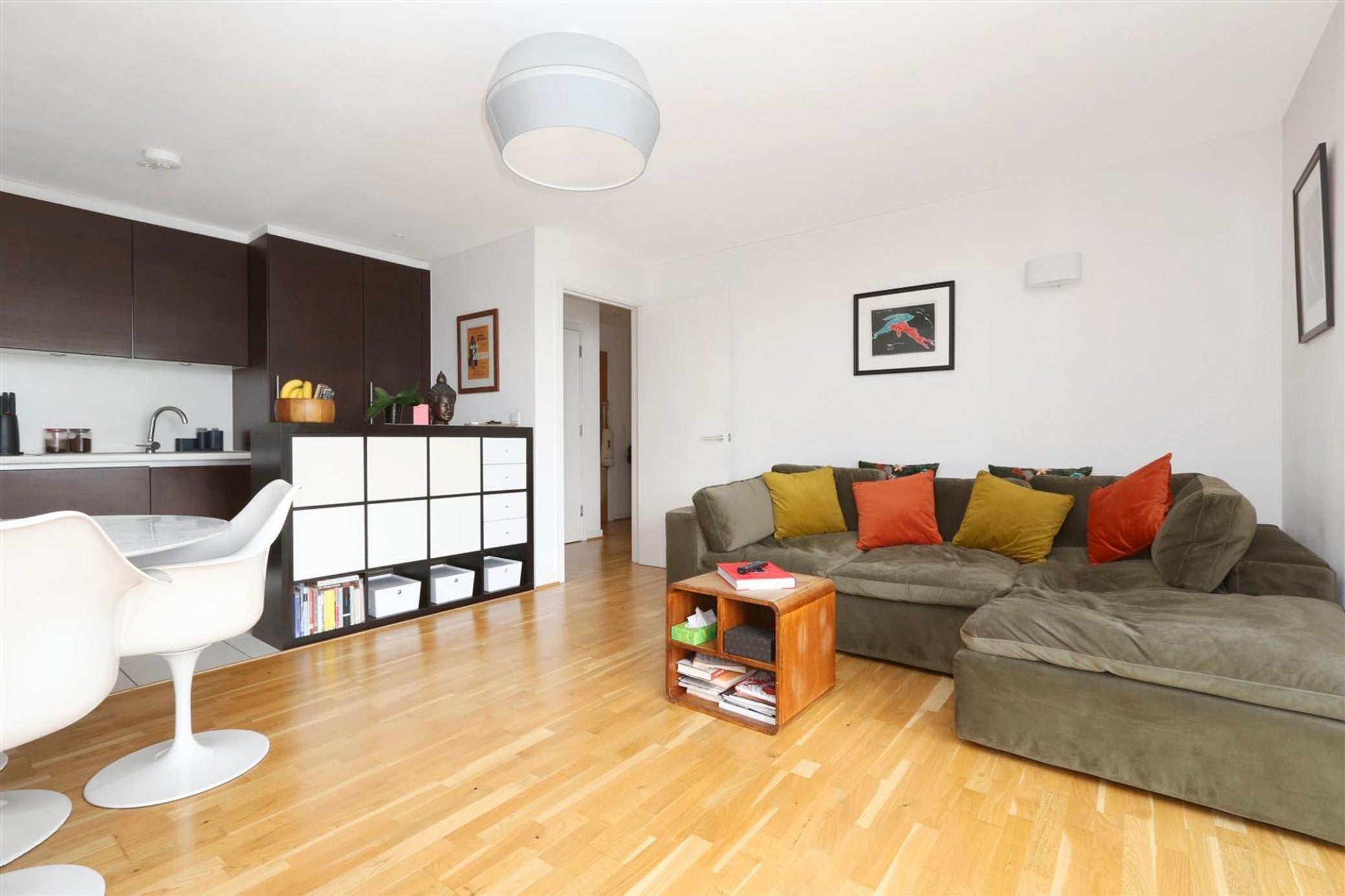 Flat Chadwell Lane in Greater London