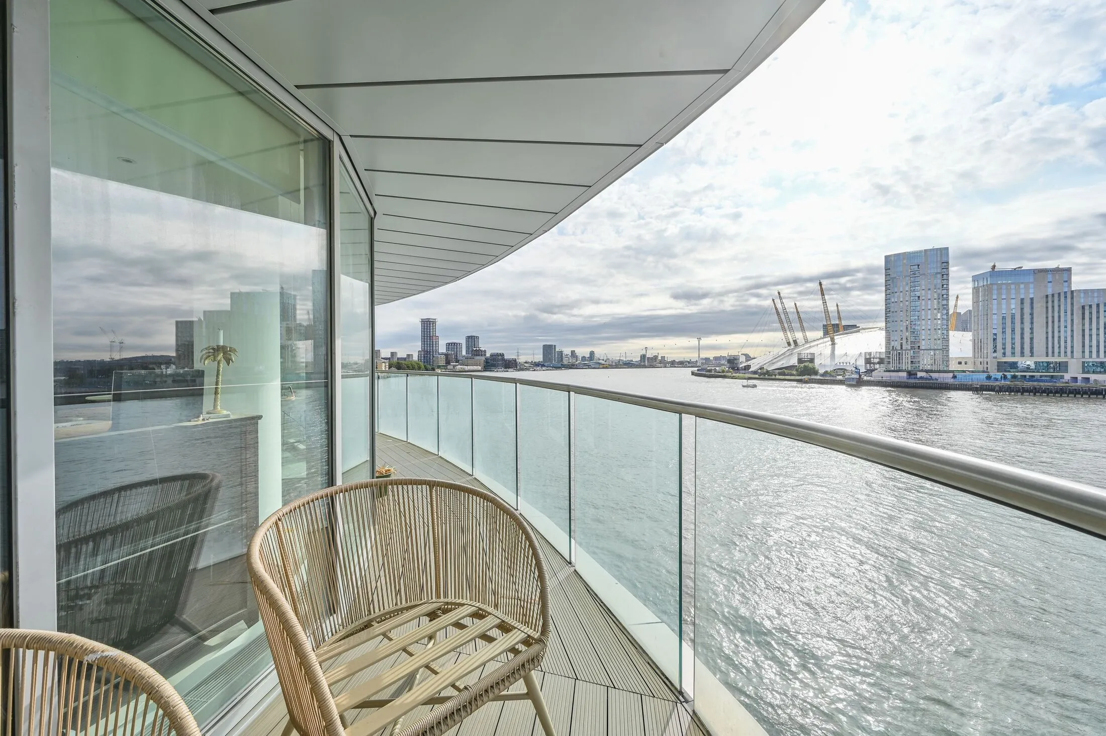 Flat Fairmont Avenue in Greater London