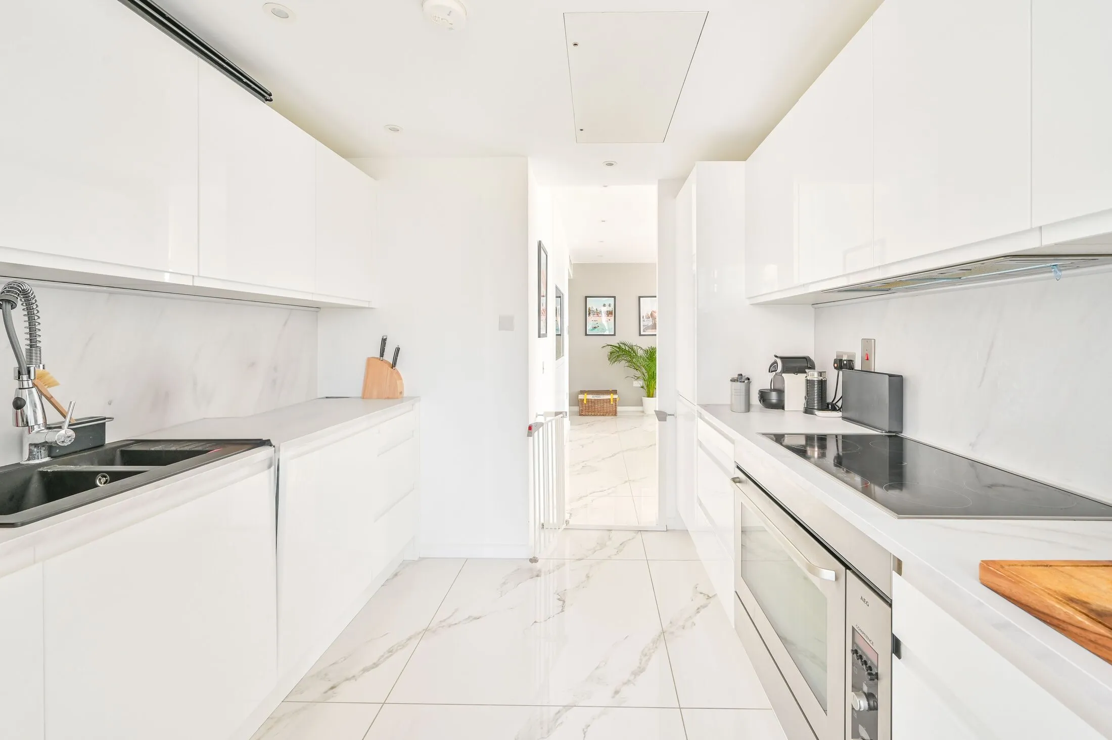 Flat Fairmont Avenue in Greater London