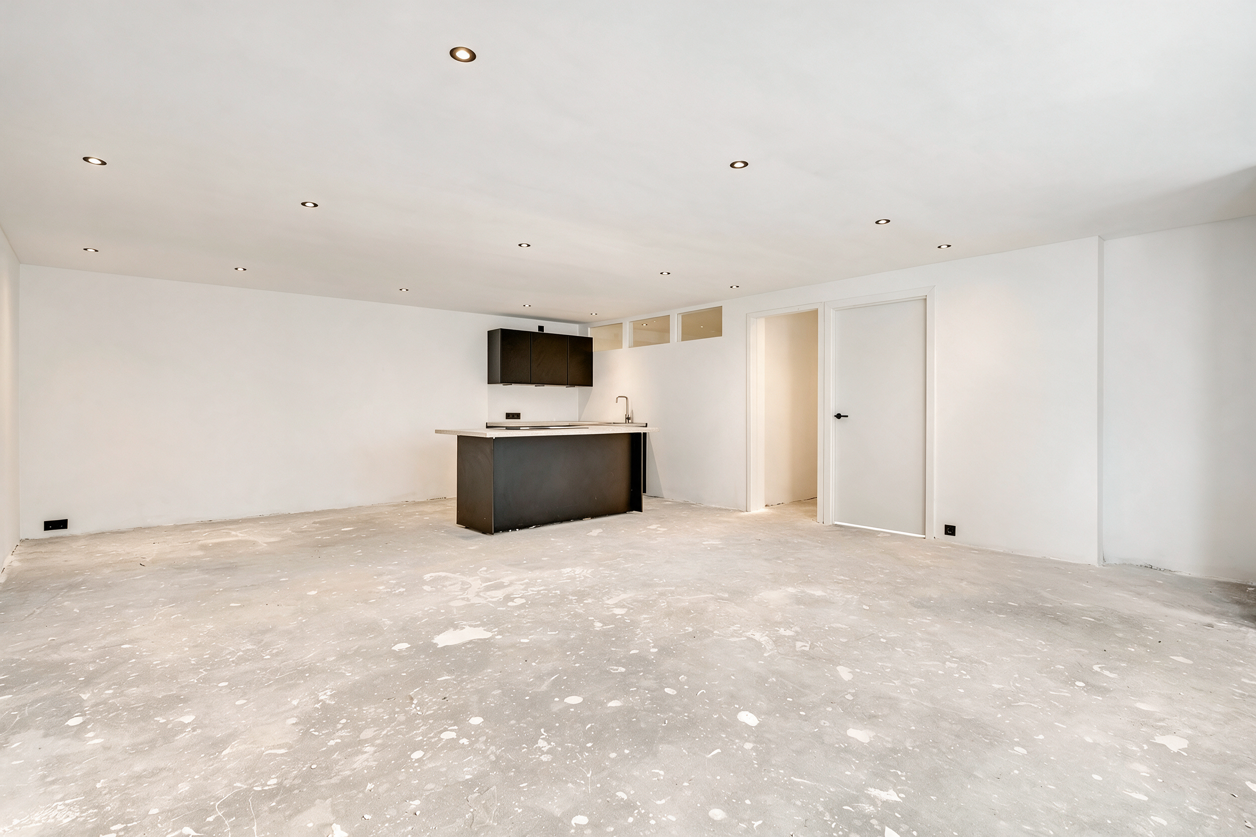 Tussenwoning te koop: Roermondseweg 11A, Weert