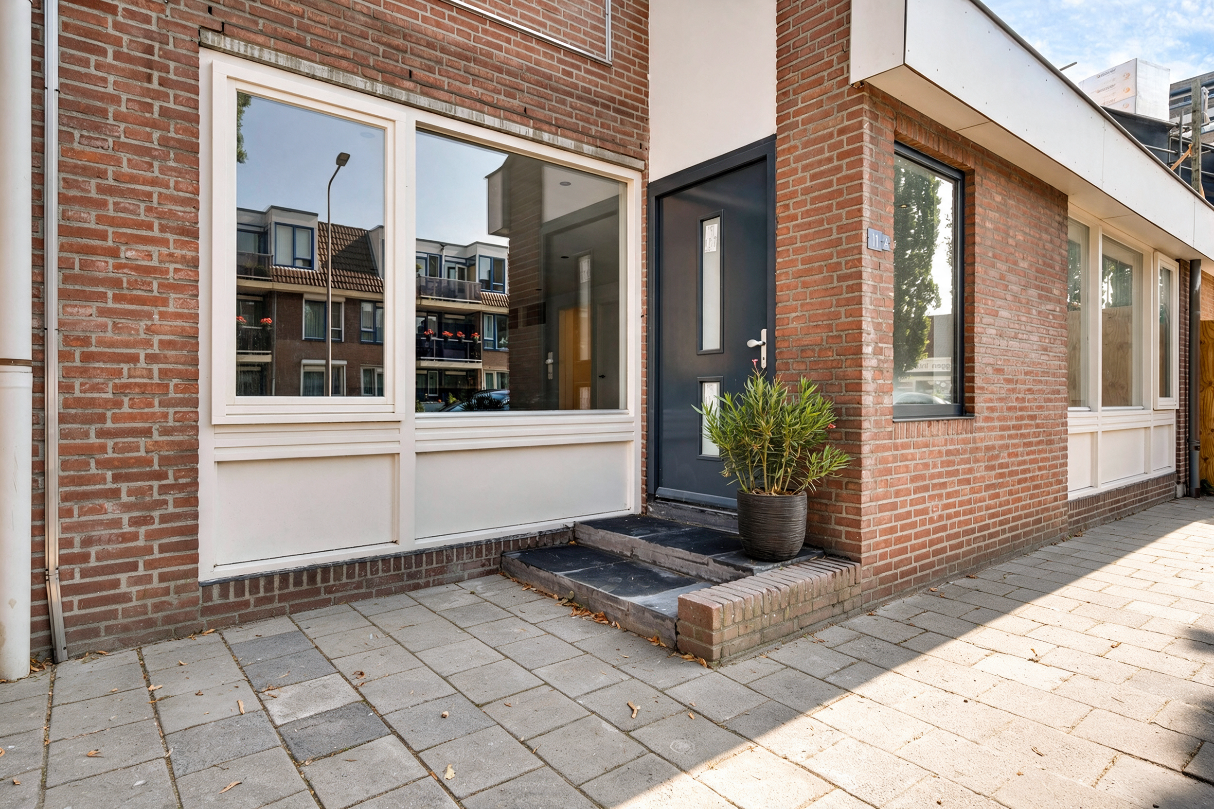 Tussenwoning te koop: Roermondseweg 11A, Weert