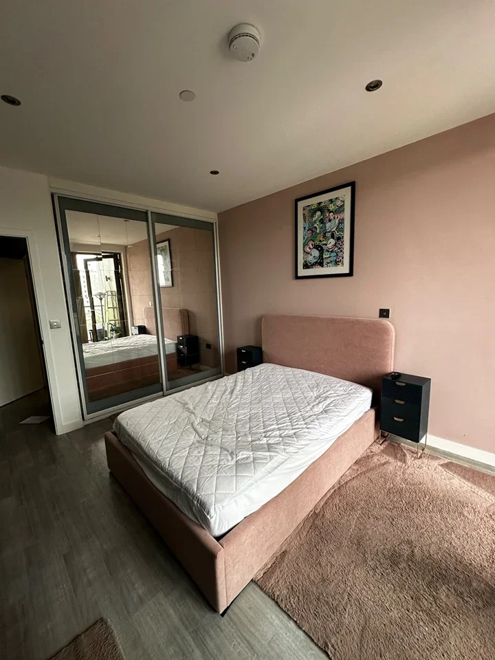 Flat Stockwell Road in Greater London