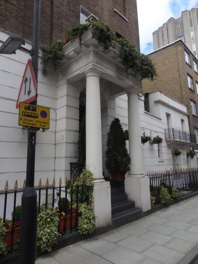 Flat Cartwright Gardens in Greater London
