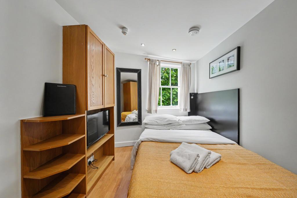 Flat Cartwright Gardens in Greater London