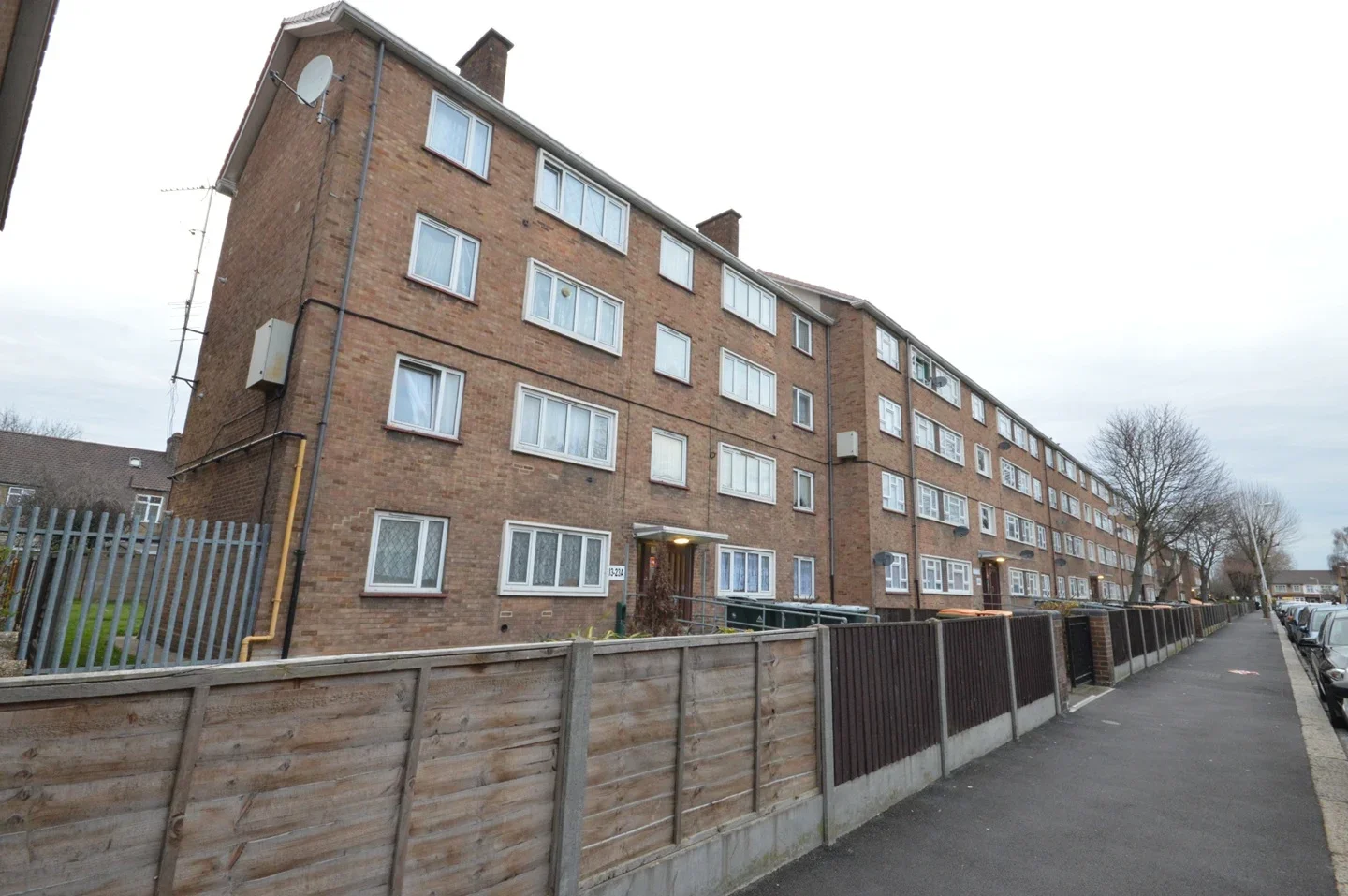 Flat Mountfield Road in Greater London