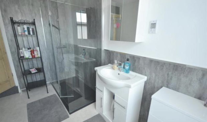 Room Adderley Road in Leicester