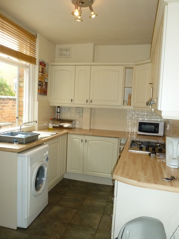Room Adderley Road in Leicester