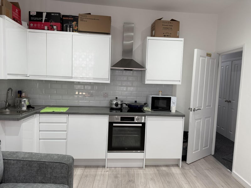 Room Palmerston Road in Greater London