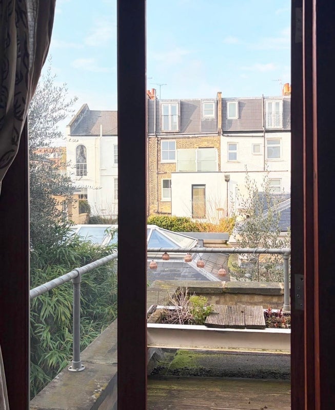 Room Battersea Bridge Road in Greater London