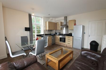 Room Powers Court in Royal Leamington Spa