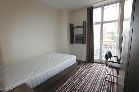 Room Powers Court in Royal Leamington Spa