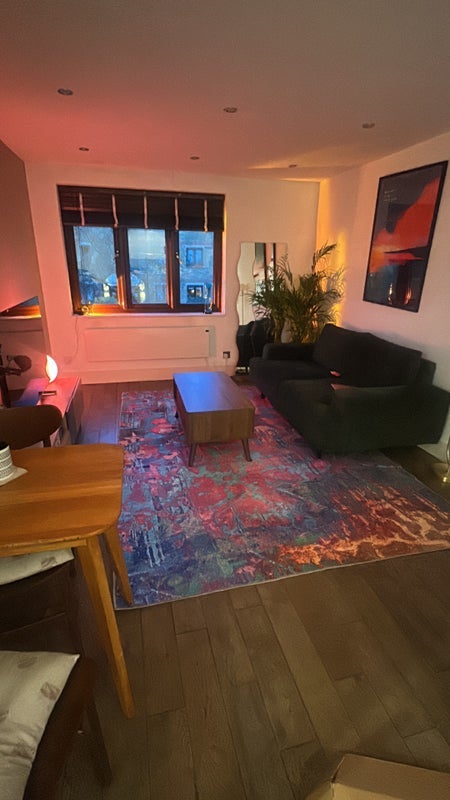 Room Riverside Close in Greater London
