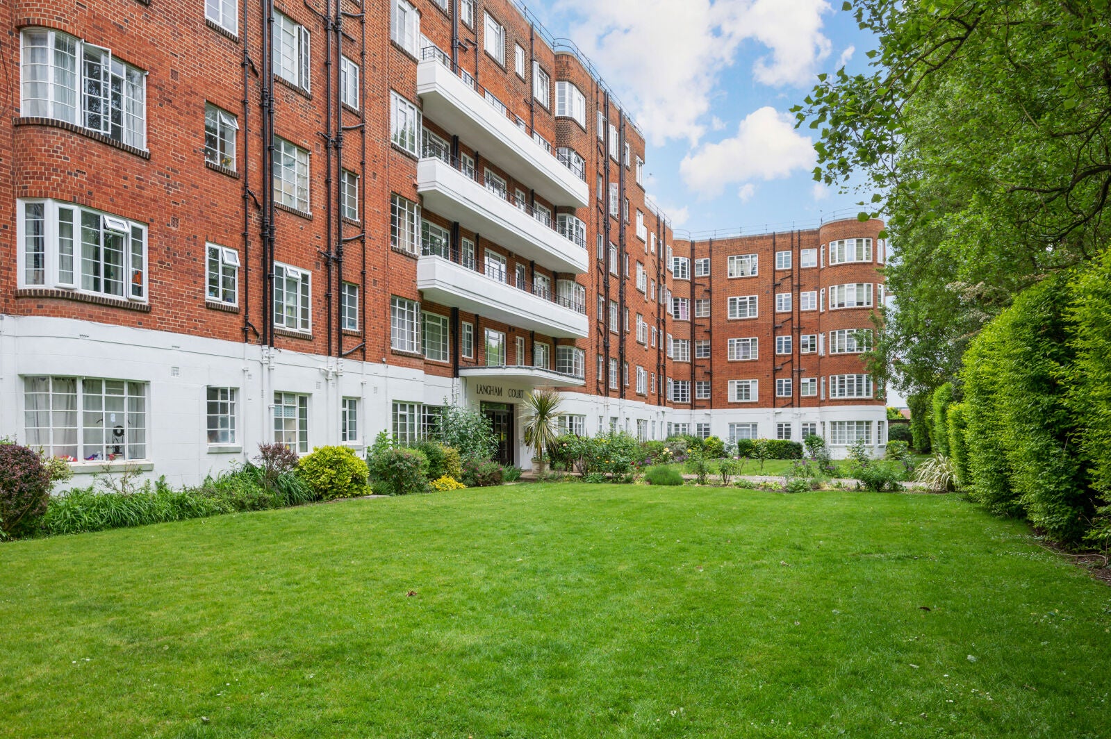 Flat Wyke Road in Greater London