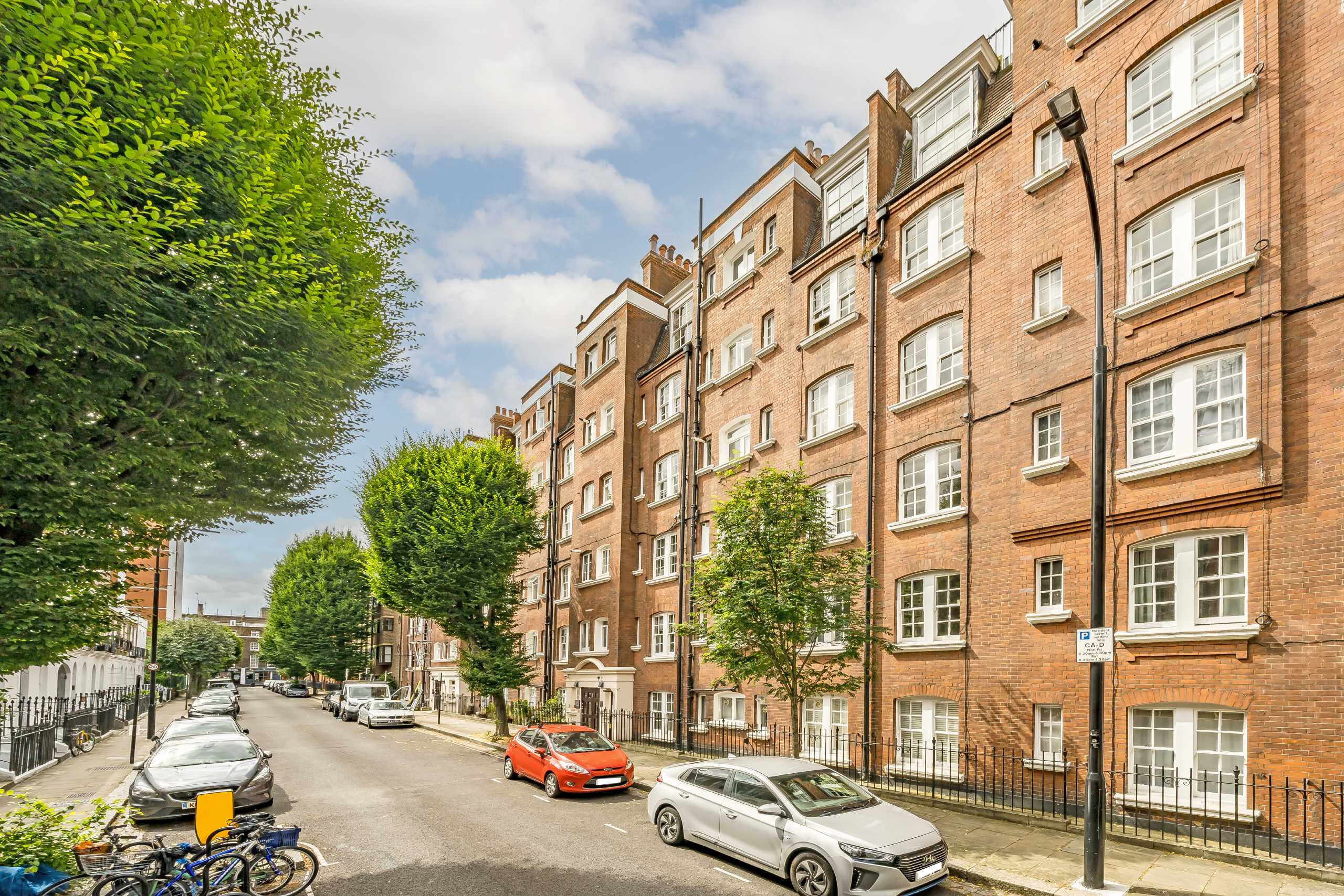 Flat Sandwich Street in Greater London
