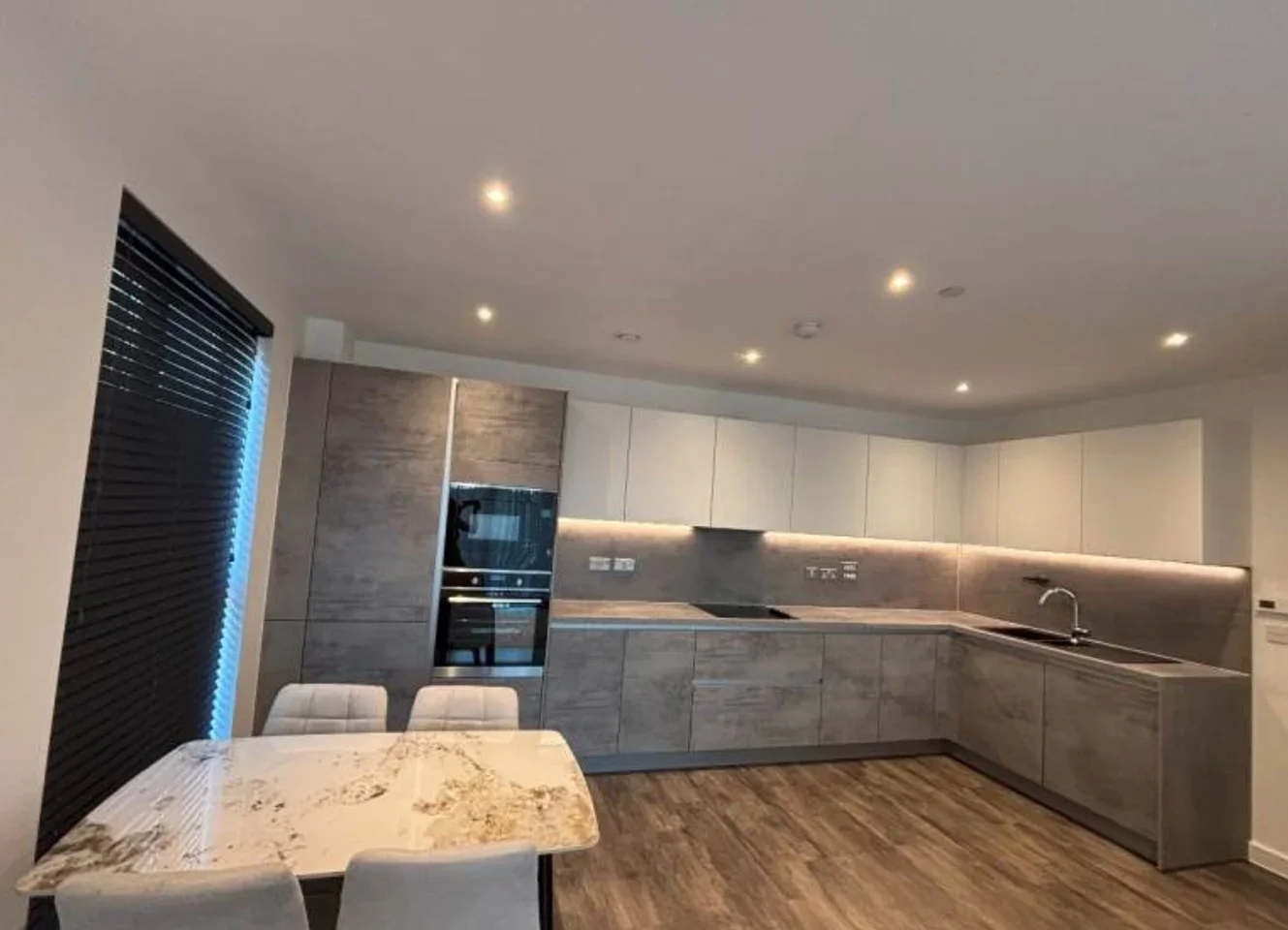 Flat Fleet Road in Greater London