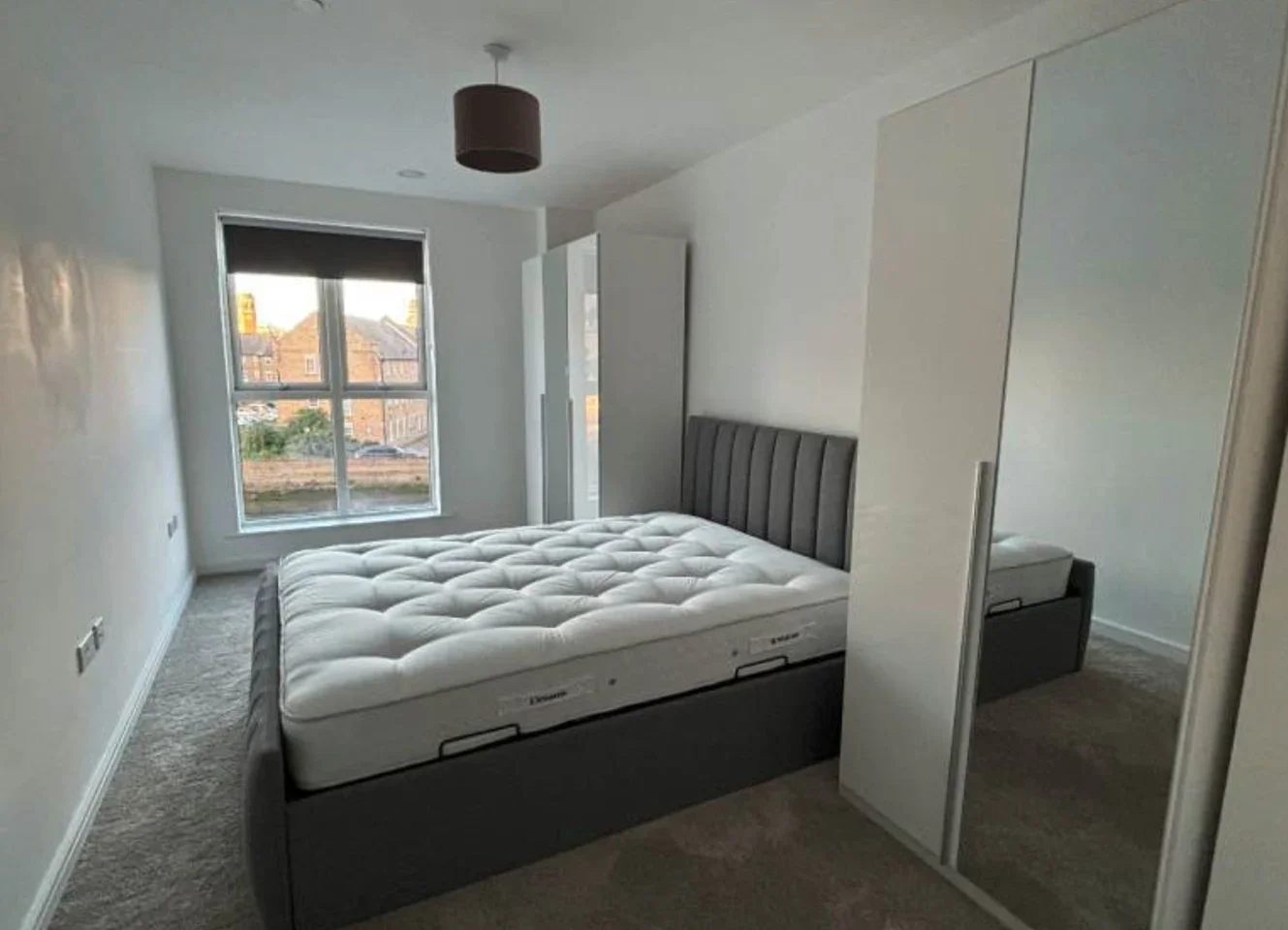 Flat Fleet Road in Greater London