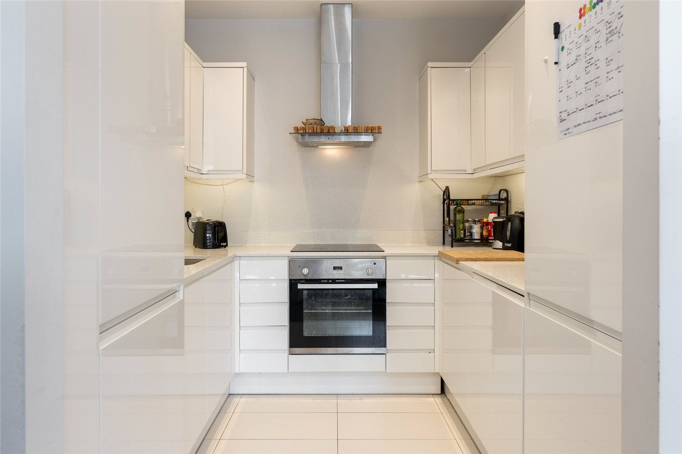 Flat Dee Road in Greater London