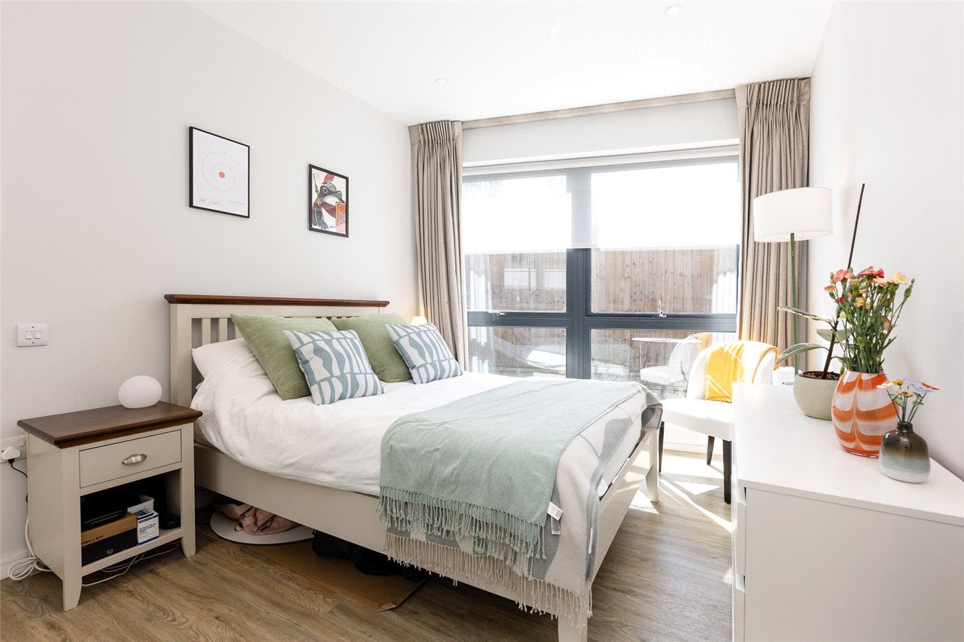 Flat Dee Road in Greater London