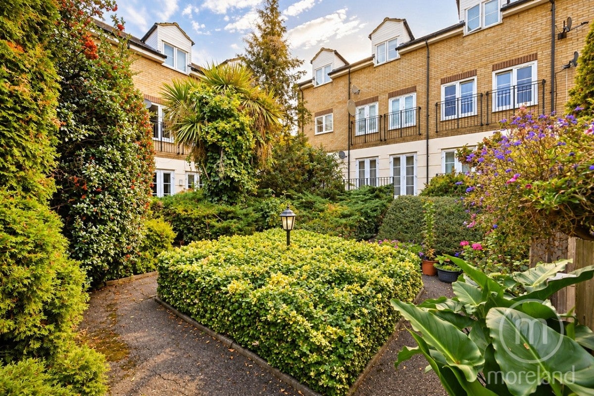 Flat Brent Terrace in Greater London