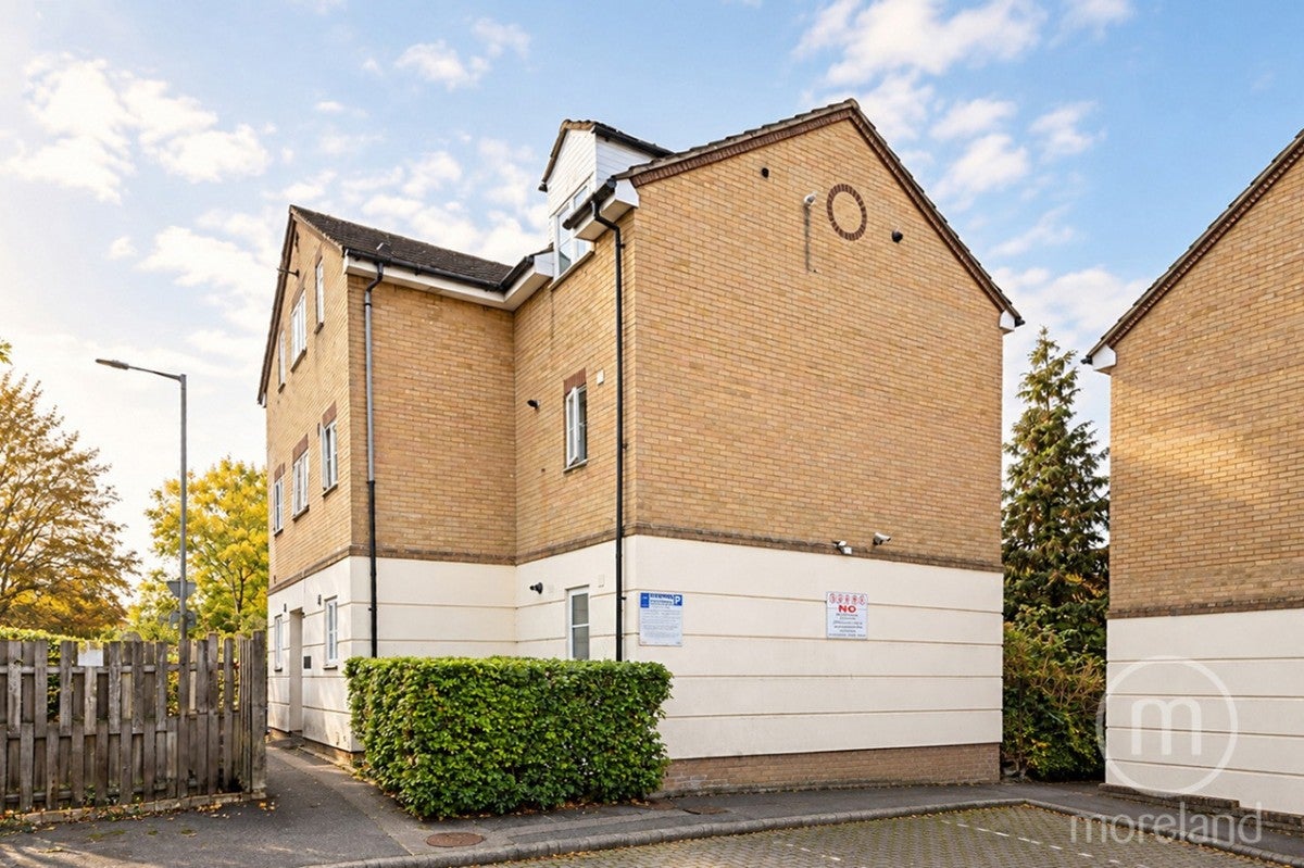 Flat Brent Terrace in Greater London