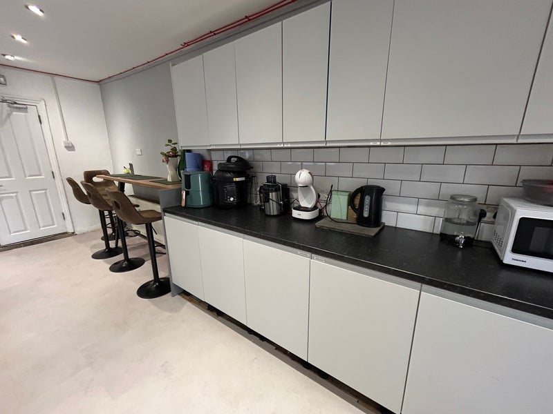 Room Neville Road in Greater London