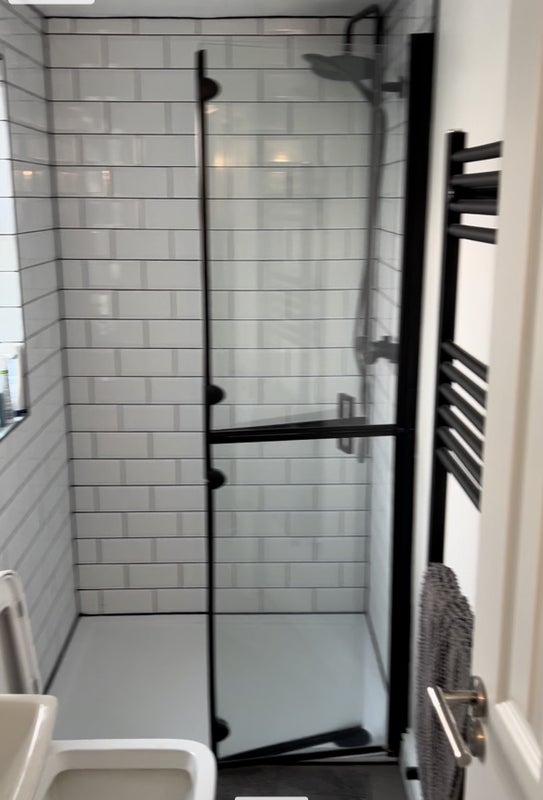 Room Neville Road in Greater London