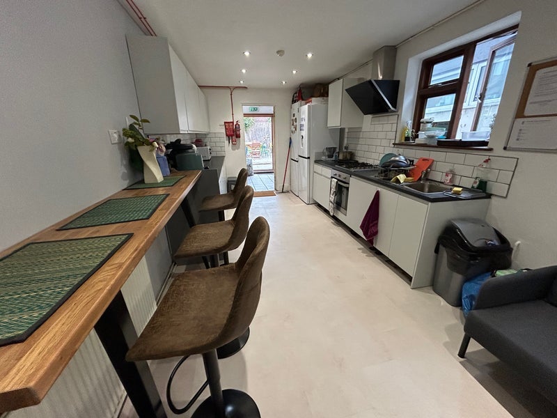 Room Neville Road in Greater London