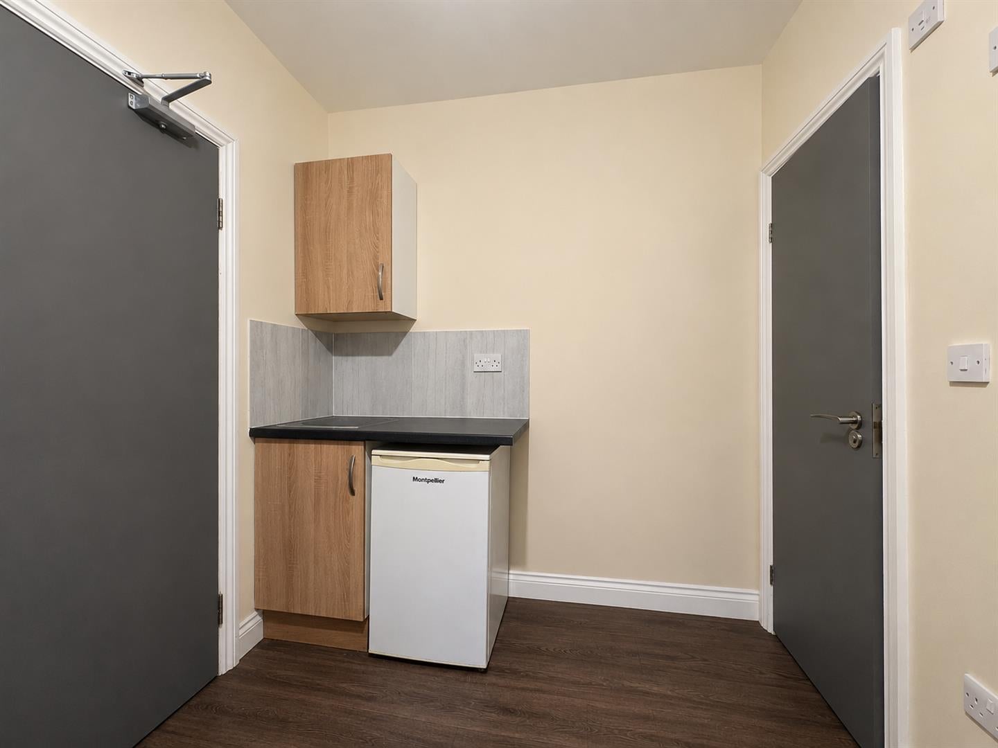 Room Knapmill Road in Greater London