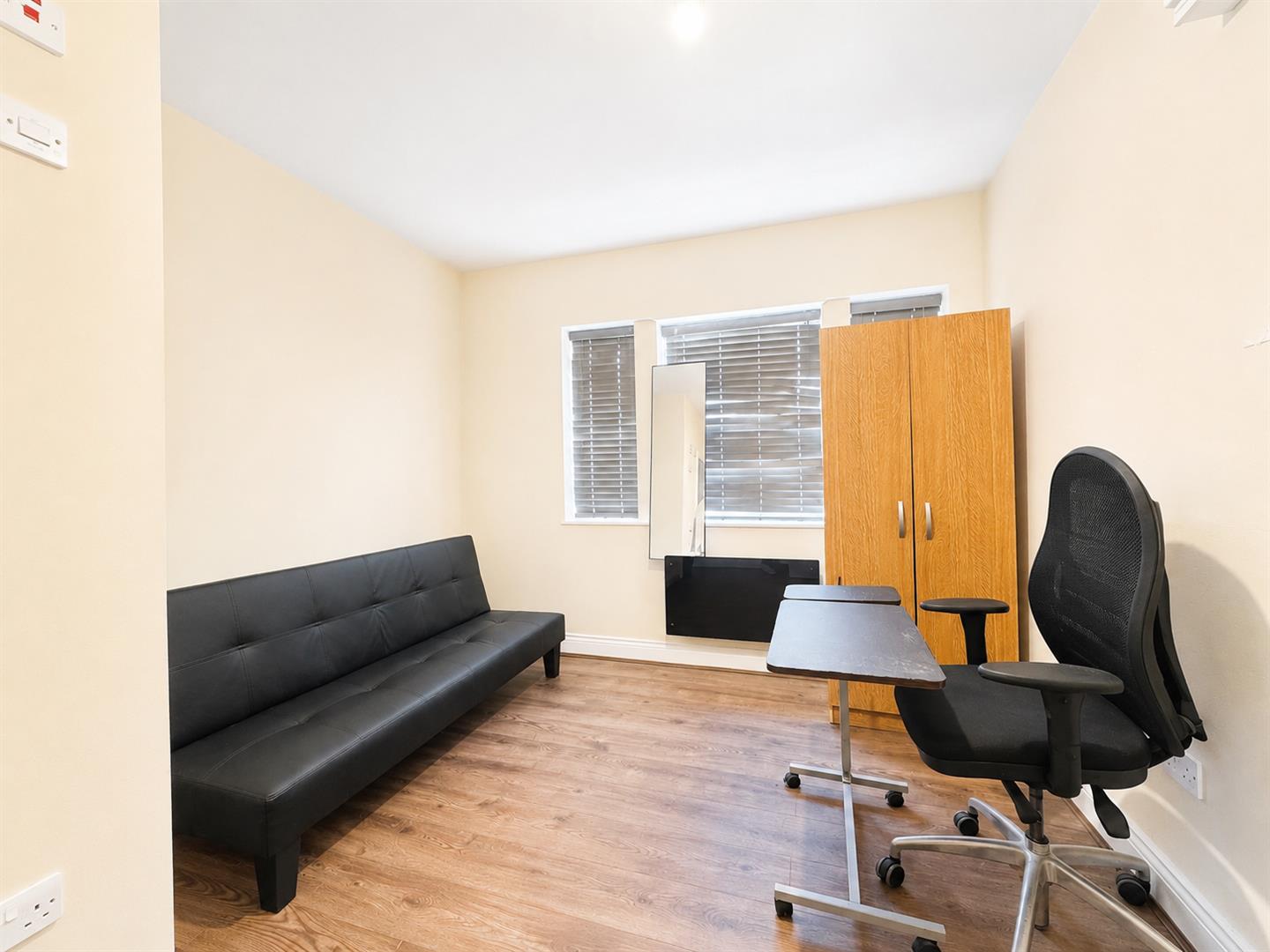 Room Knapmill Road in Greater London
