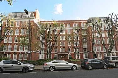 Flat Circus Road in City of Westminster