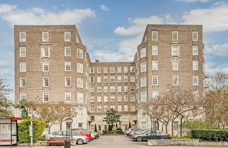 Flat Elm Tree Close in City of Westminster