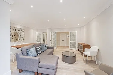 Flat Elm Tree Close in City of Westminster