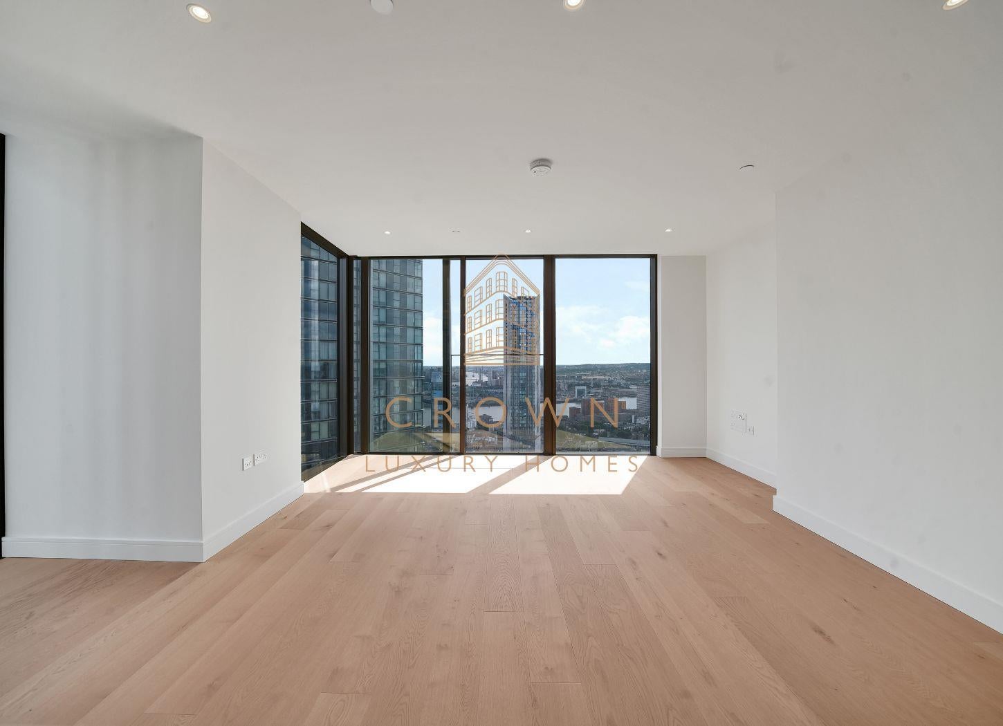 Flat South Quay Square in Greater London