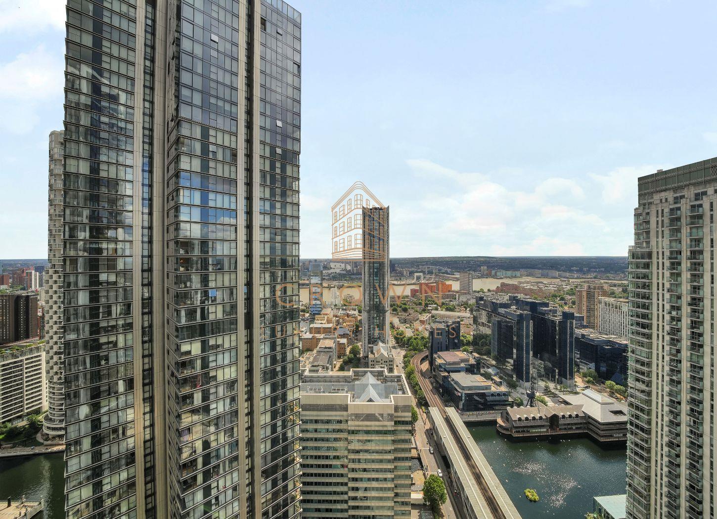 Flat South Quay Square in Greater London