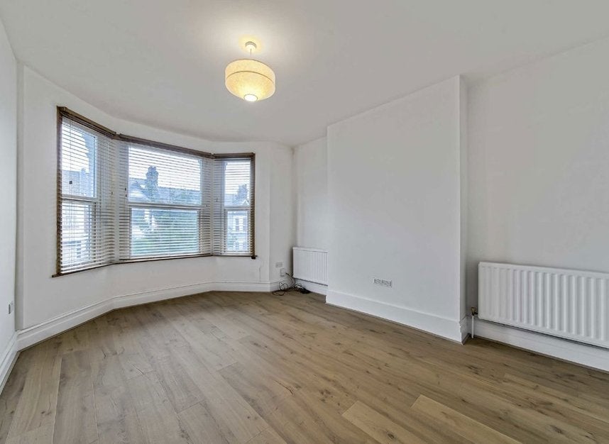 Flat Furness Road in Greater London