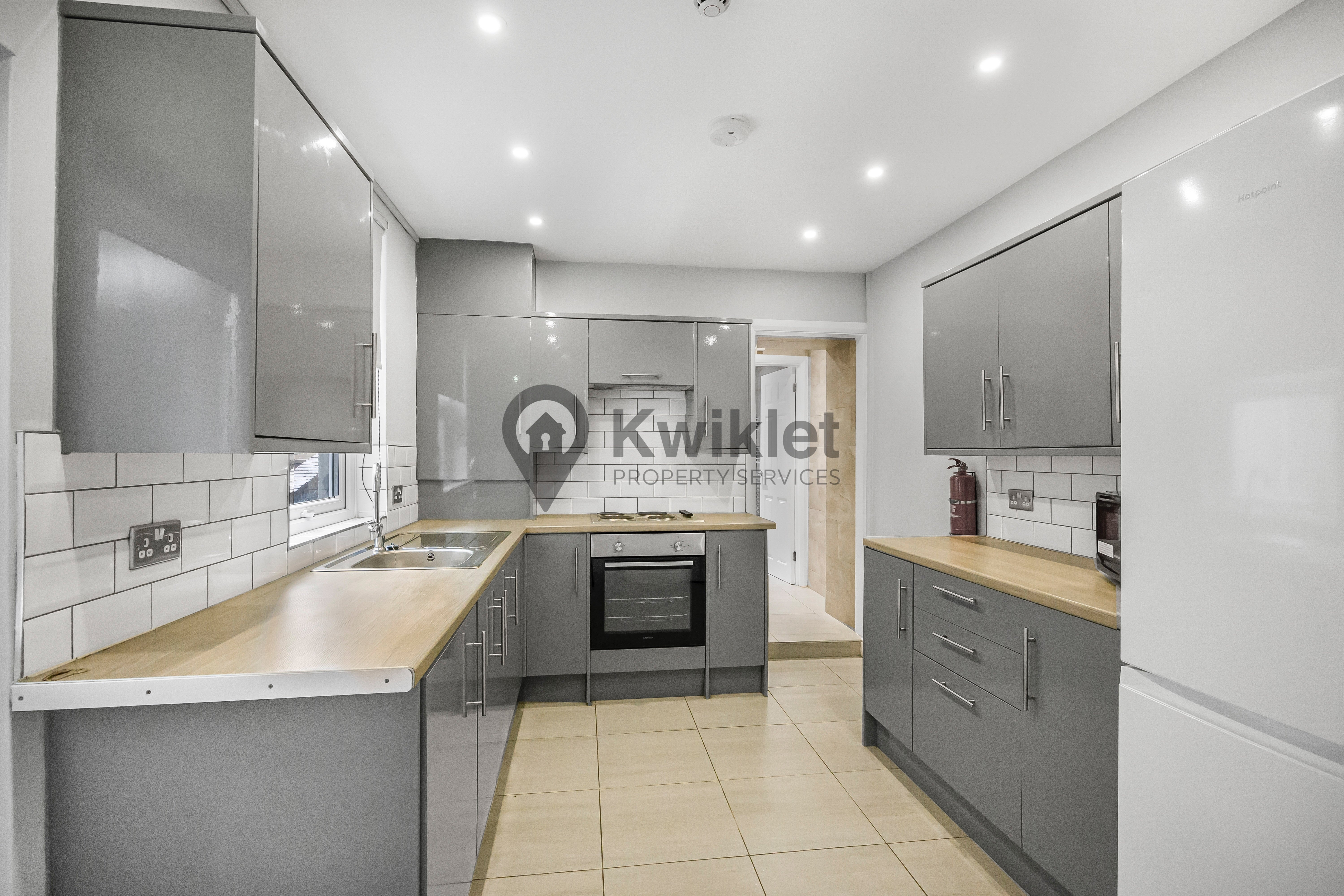 Room Wood Road in Pontypridd