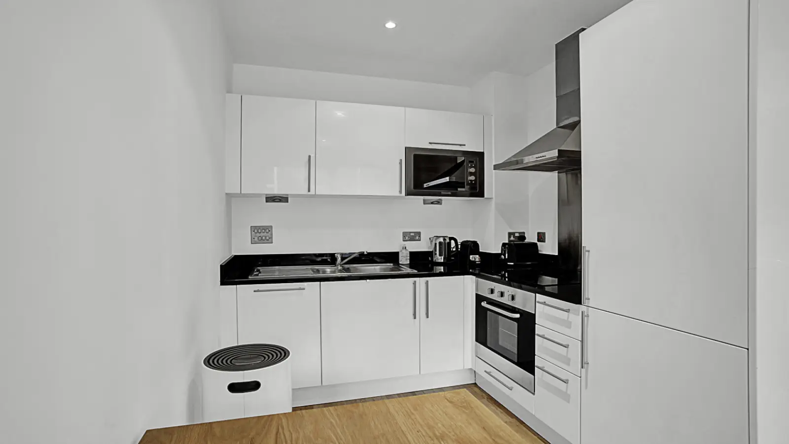 Flat Mellish Street in Greater London