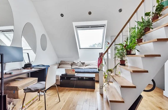 Flat Rotherhithe Street in Greater London