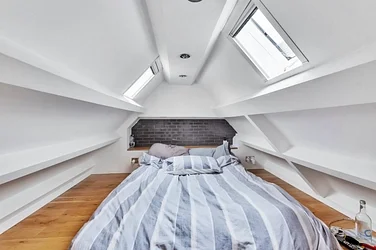 Flat Rotherhithe Street in Greater London