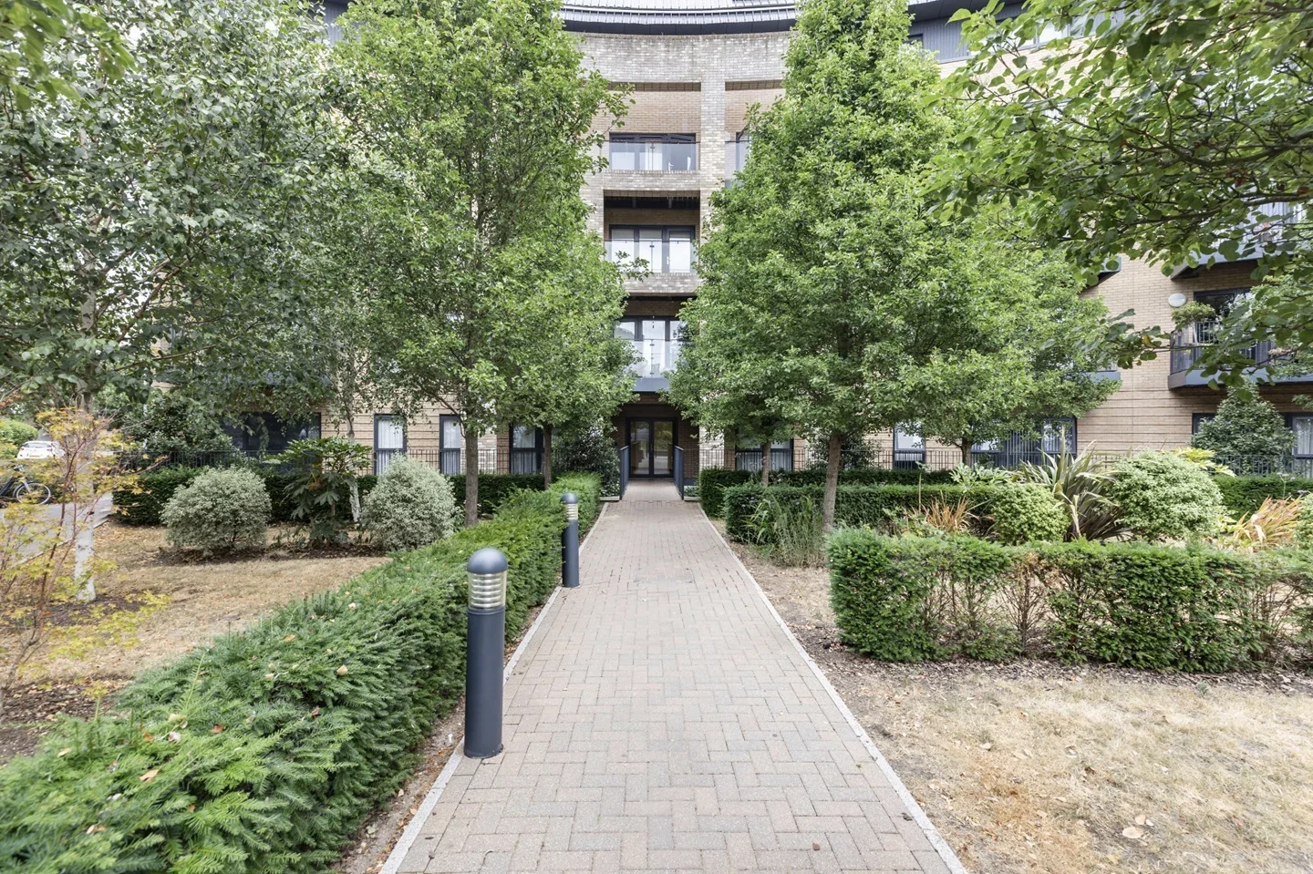 Flat Howard Road in Greater London
